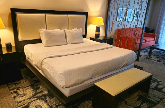 King Studio, kitchen, lanai - Near Dolphin Mall