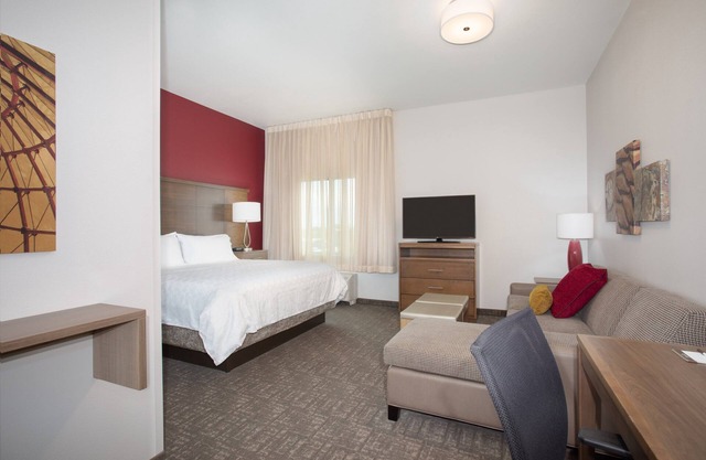 King Suite. Free Breakfast. Pool & Hot Tub. Great for Business Travelers!