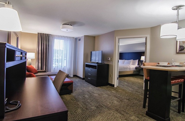 Suite King. Desayuno buffet gratis. El centro de Marquette. ¡Ideal para viajeros de negocios!
