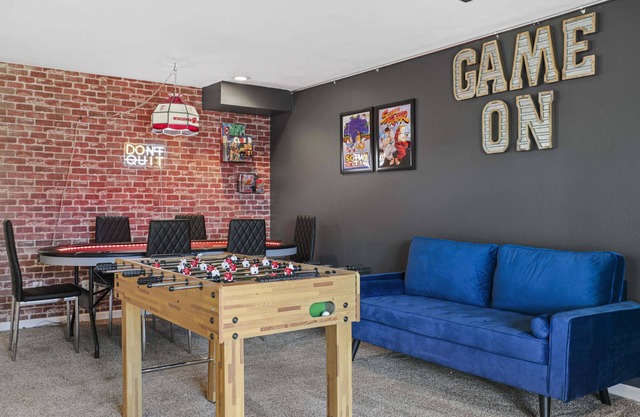 King Suite - Game Room - Large Groups - Yard