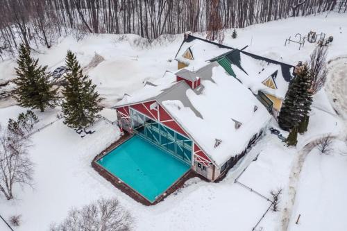 King Suite heated Pool Sauna and Kitchen