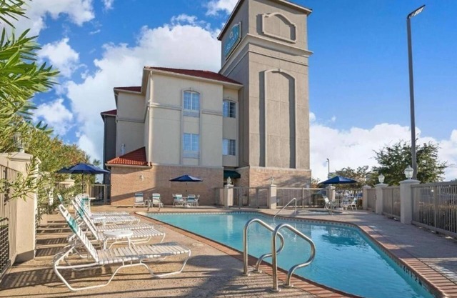 King Suite Ideal for Family Getaway w/ Pool Access | Close to Vibrant Chinatown