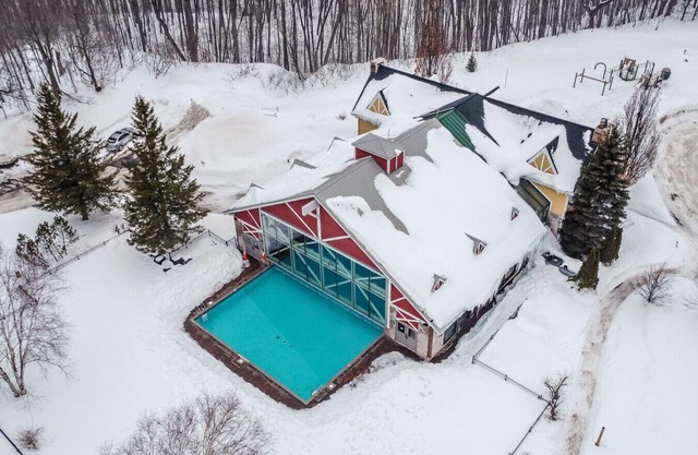 King Suite – Sauna, Kitchen & heated Pool