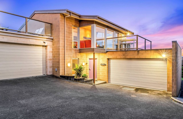 King Tide Apartment - a beautifully appointed Apartment with ocean views
