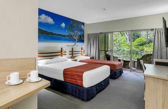 Kingfisher Bay Resort