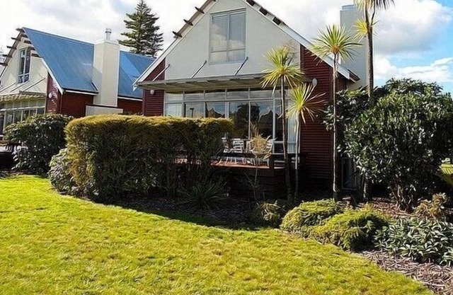 KINGFISHER - HAMURANA HOLIDAY HOME, family friendly in Hamurana