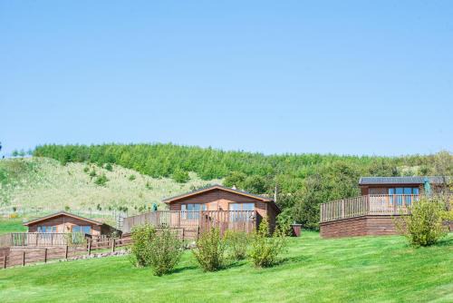 Kingfisher Lodge with Hot Tub