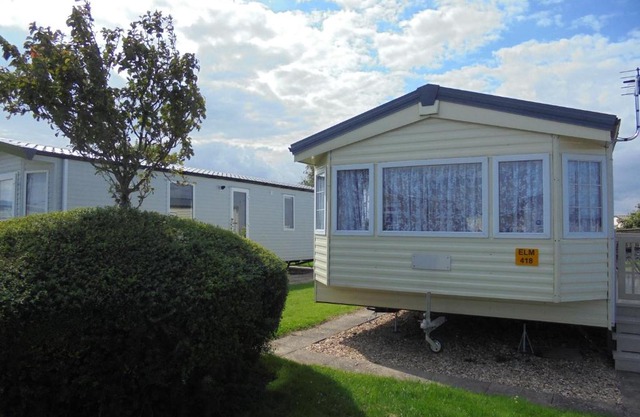 Kingfisher : Seabreeze:- 6 Berth, Enclosed veranda, Close to site shop