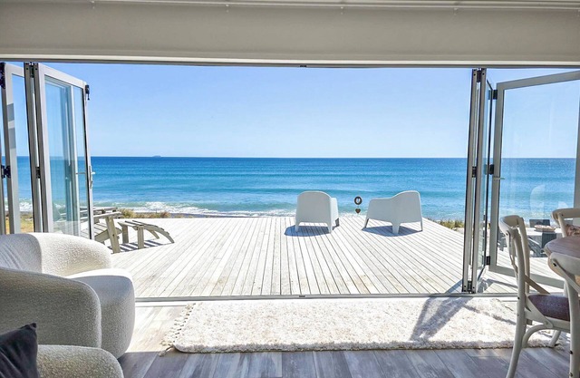 Kingfisher Way - Beachfront Holiday Home Sleeps 10