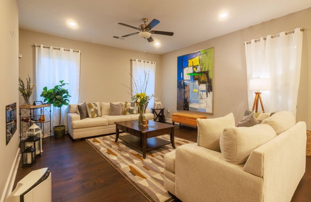 Habitación y baño con entrada independiente en el centro de Lithonia en Hwy 20