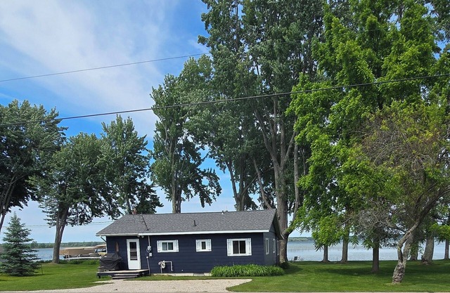 Kings Point Cottage on Burt Lake's Poverty Bay