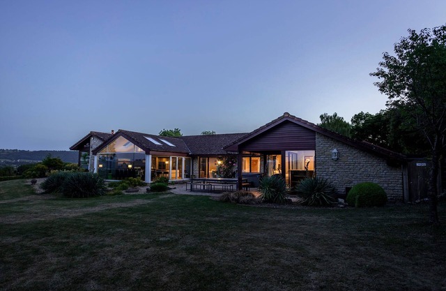 Kingsley Lake View & Paddocks - A group retreat with hot tubs, sports bars & spectacular lake views