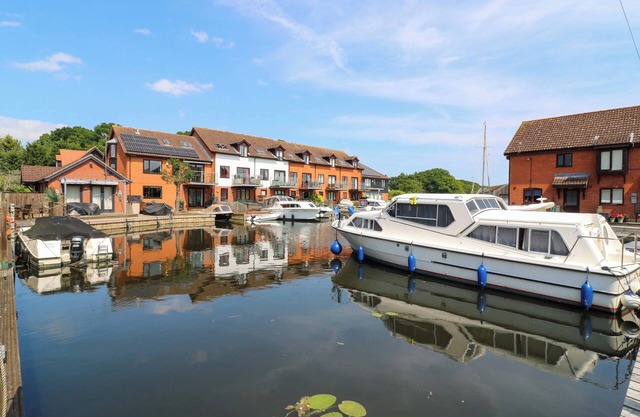 KINGSMERE, pet friendly, with a garden in Horning