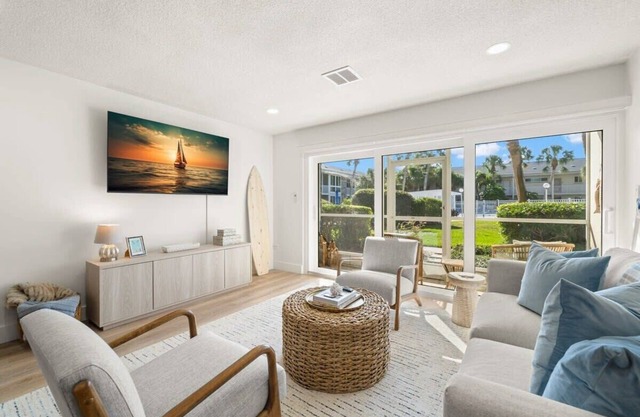 Kingston Cabana | Gorgeous Condo! Pool, Near Beach