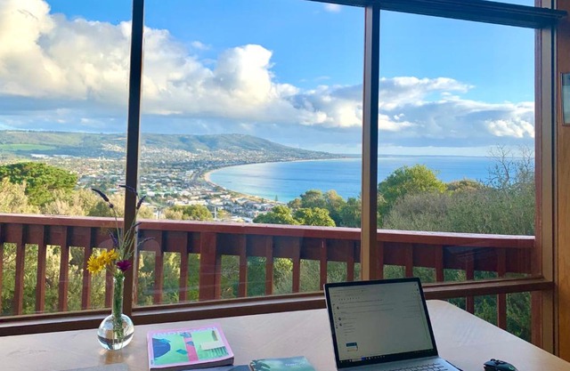 Kinoie Mornington - OCEANVIEW