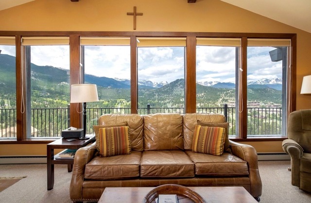 Kintzle Family Vacation At Windcliff 4 Bedroom Home by RedAwning