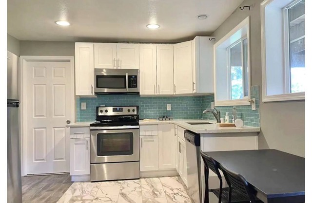 Kirkland lovely 1 bd 1 bath (ADU) w/ free fast WiFi