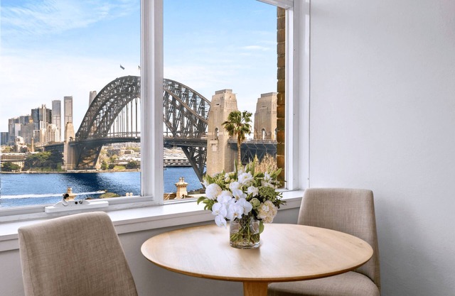 Kirribilli - KIR02 - Carabella - Bright 1BR with Iconic Harbour Views Balcony in Peaceful City Fringe Location