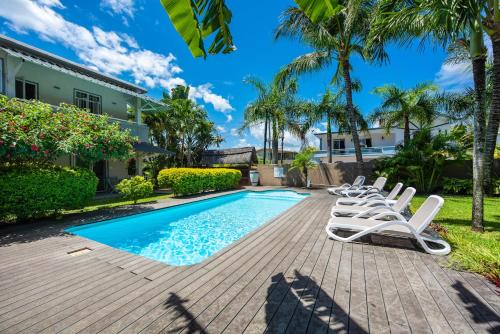 Kisana Residence - Spacious studio with balcony, shared pool and garden