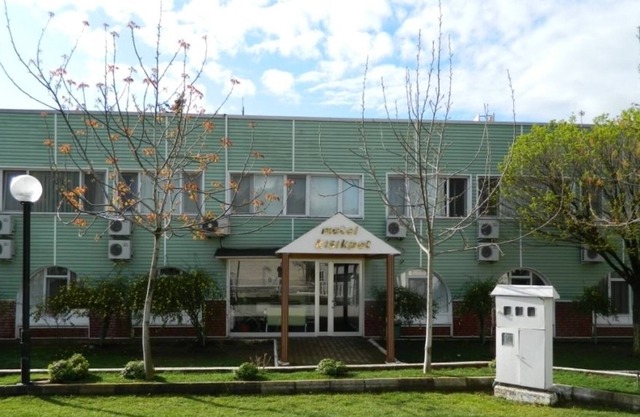 Kisikpet Hotel