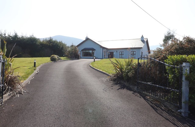 KISSANE'S COTTAGE, family friendly in Beaufort, County Kerry