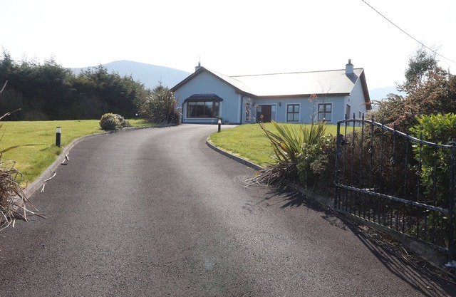 KISSANE'S COTTAGE, family friendly in Beaufort, County Kerry