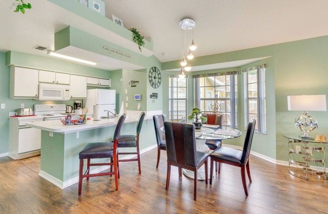 Kissimmee Condo w/ Private Porch < 7 Mi to Disney!