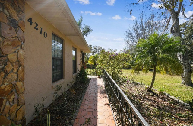 KISSIMMEE! Private Estate! Nature, Fishing Lakes! RV's/Boats OK! 4 BR's!