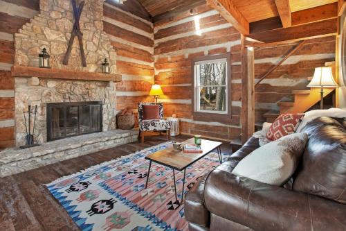 Kit’s Cabin Log Cabin Retreat in Indianapolis