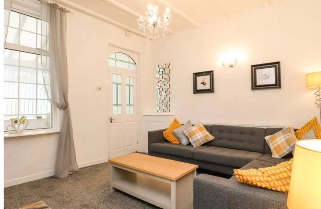 Kitty Cottage - 3 Bedroom - Warm and Welcoming - Sleeps 5 - Blackpool