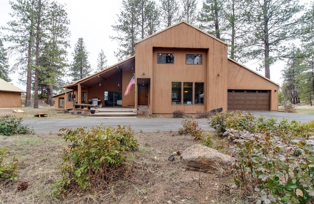 Kittyhawk Retreat Large 3 Bedroom 2 Bth & 2 Half Bth with Sauna and Fire Pit