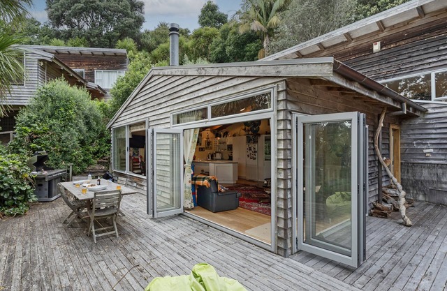 Kiwi Charmer - Onemana Holiday Home