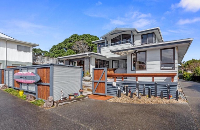 Kiwiana Bach - Waihi Beach Holiday Home