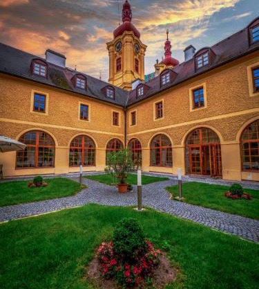 Klášter Hejnice - vzdělávací, konferenční a poutní dům