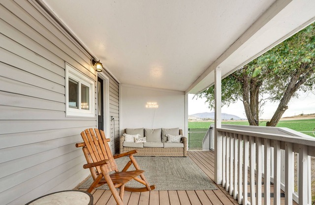 Klamath Falls Home on 189 Acres: Fire Pit & Grill!