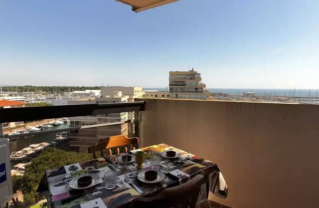 Klimatisierte Kabine mit Blick auf den Yachthafen - Canet Port, 4 Personen