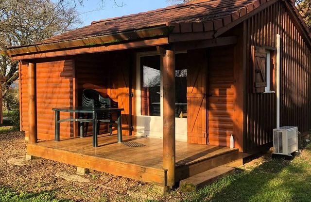 Klimatisierte Waldchalets (30 m²) für 4 Personen