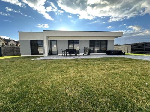Klimatizovaný Apartmánový dom s vírivkou, 9A