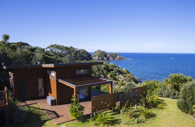 Knights in Residence - Ocean Front Studio