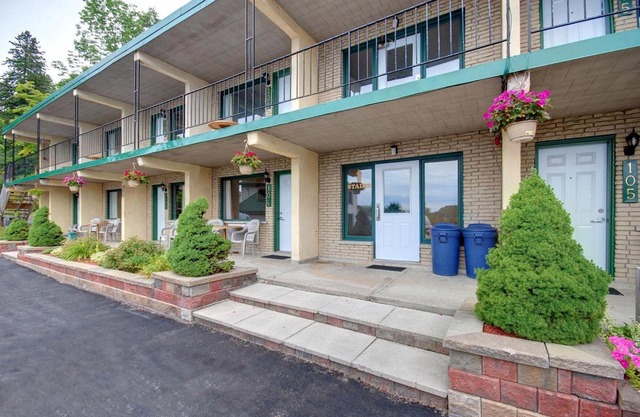 Knights Inn Huntsville, ON