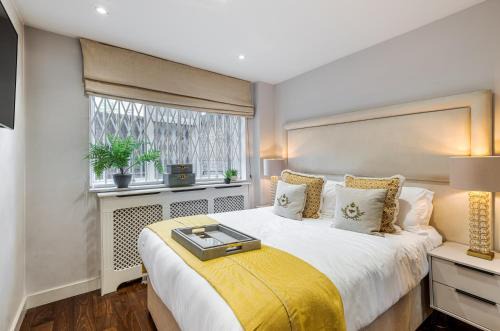 Knightsbridge Apartment with Harrods View