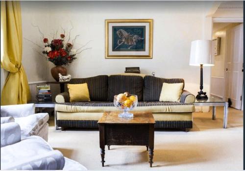 KNIGHTSBRIDGE early AM check-in often possible -Next2 HARRODS 3 BEDROOMS-2Baths