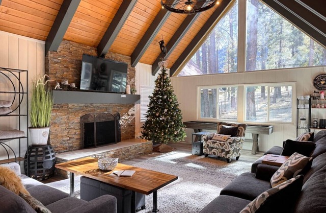 Knotty by Nature | Luxury Cabin Stay