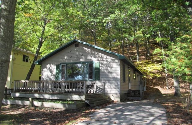 Knotty Pine Cottage frente al lago Portage y a pasos del lago Michigan y PPI