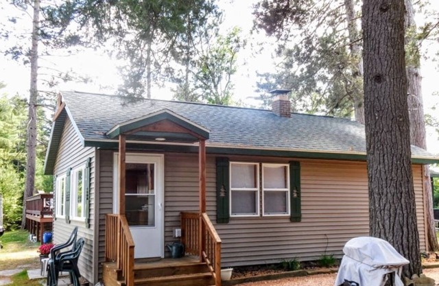 Knotty Pine White Pine - Lake Minocqua