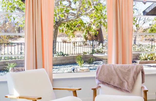 Know Joshua Tree 2 Bedroom Home