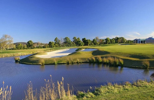 Knoxfield Relaxing 4BRM Home Golf Course Netflix Parking