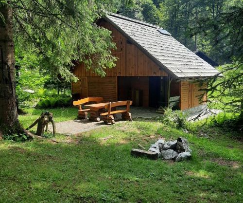 Koča v gozdu, Forest house near Bled