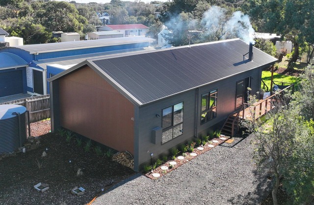 Koala Retreat - 3 bed brand new home near the Beach & Riverside ~Linen~Fast WiFi