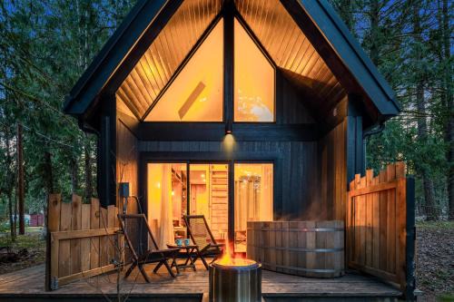 Kodiak Cabin | Hot tub, EV, AC